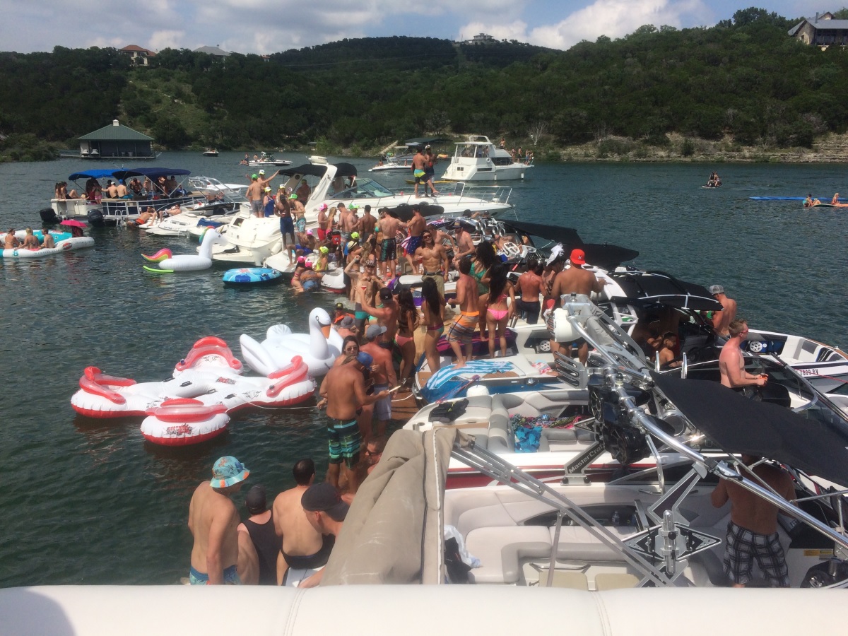 passengers renting lake travis pontoons austin tx